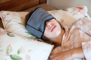 Die Banderella Schlafmaske "Traumschal" hilft gegen viele Leiden: Schlaflosigkeit, Stirn- und Augenfalten, chronische Sinusitis, Kieferentzündungen, Halsweh...