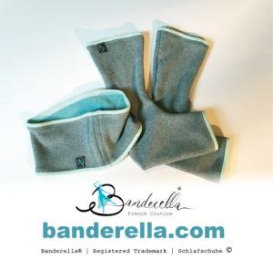 Schlafschuhe von Banderella reichen extra hoch am Bein herauf und wärmen so auch die Achillessehne.